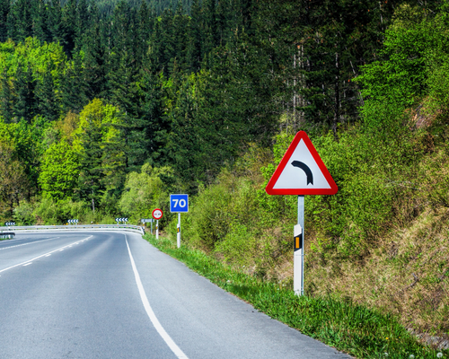 Baki-Bilgeh yolunda yeni suret limiti levhesi goruntusu