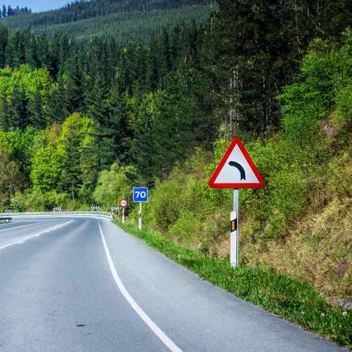 Baki-Bilgeh yolunda yeni suret limiti levhesi goruntusu
