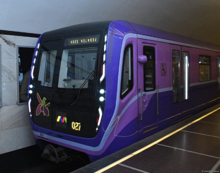 Baki metro xettinde pik saat sernisin axini